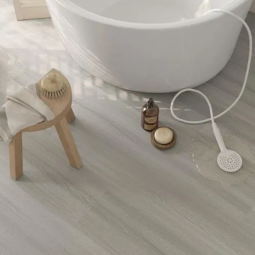 Piso vinilico SPC simil madera gris a prueba de agua